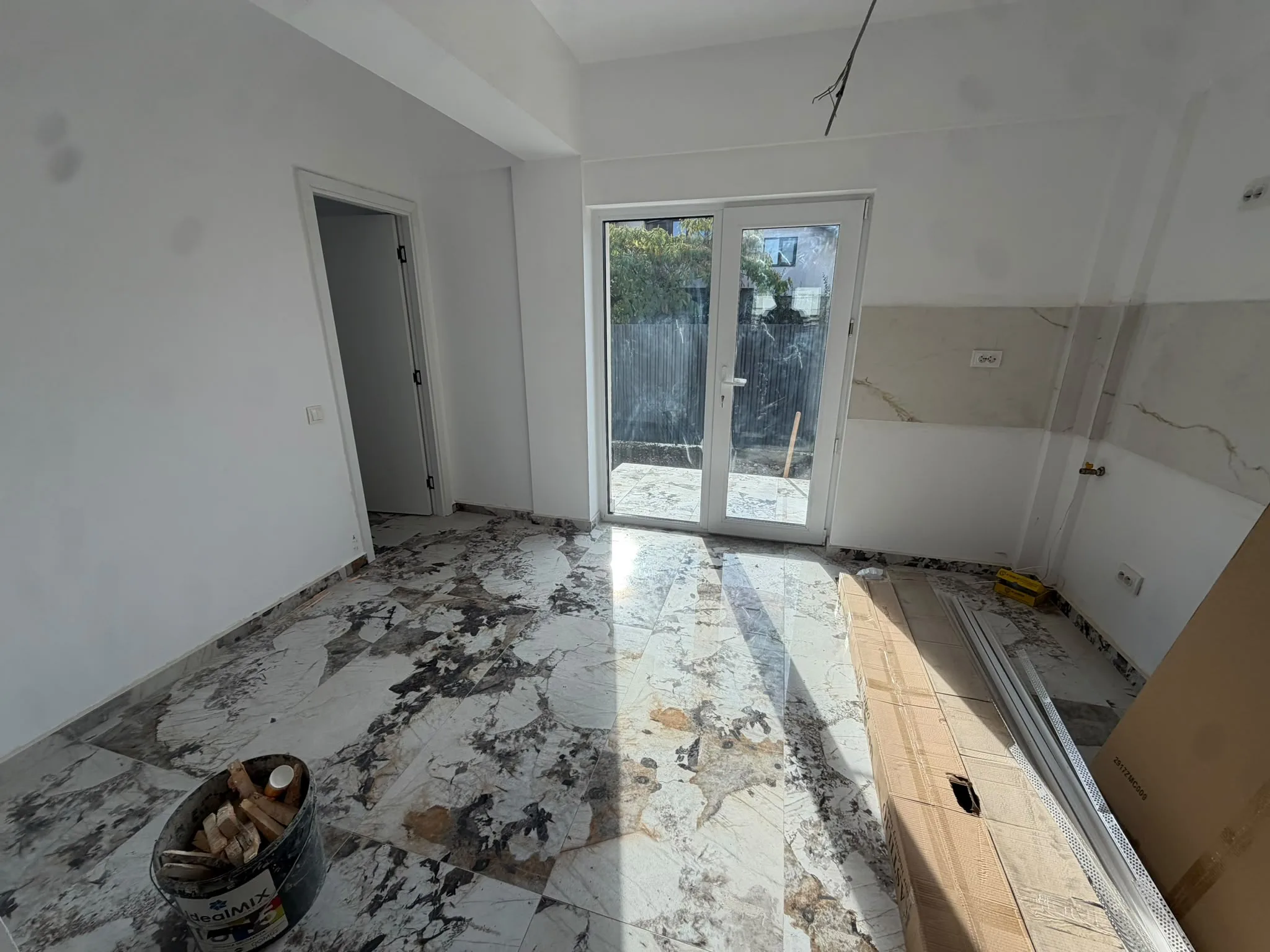 Vila individuala/ dormitor matrimonial cu baie/ Bragadiru/ comision 0%
