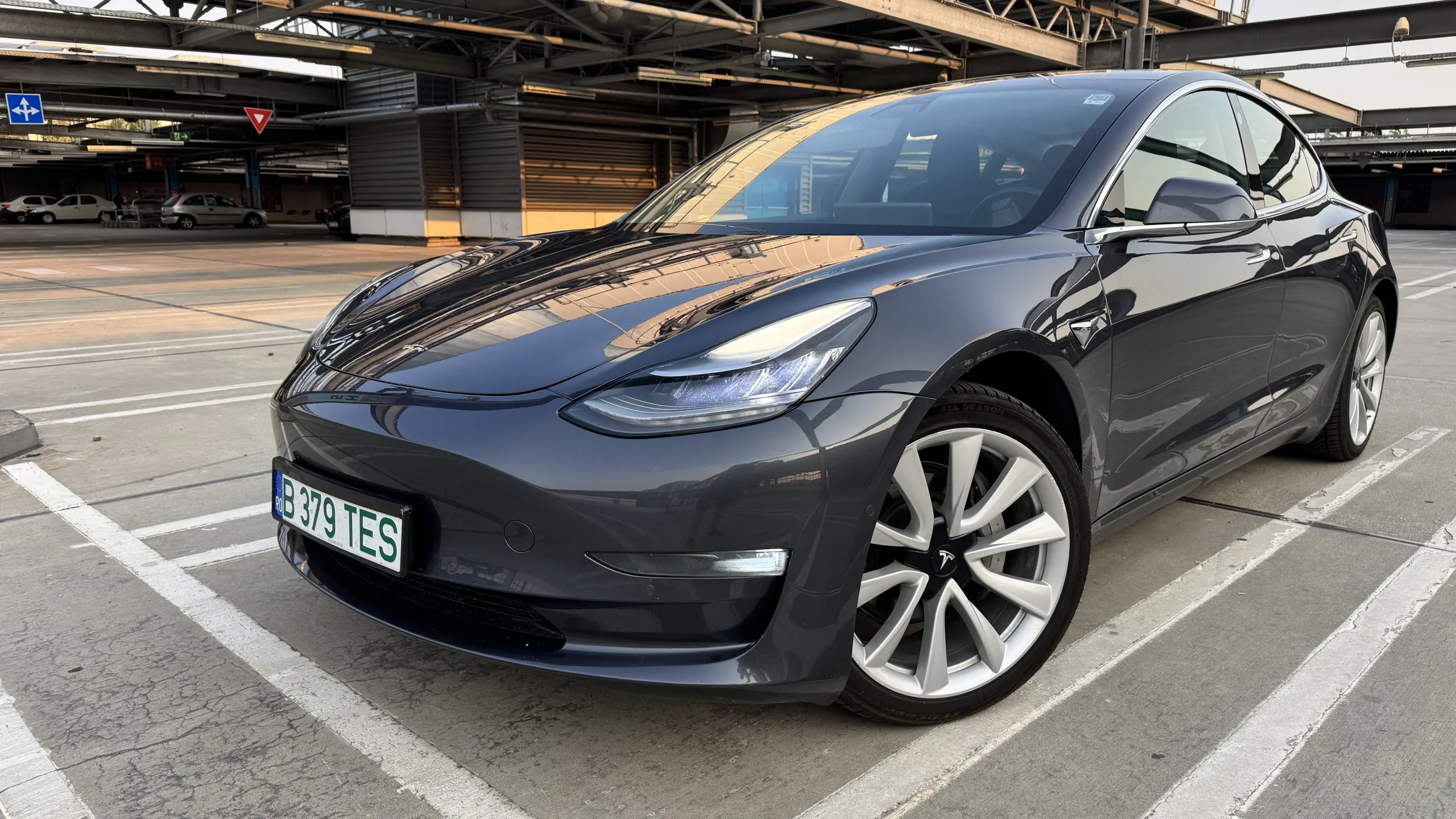 Tesla Model 3 Long Range AWD - 350cp, are 420 km autonomie, garantie
